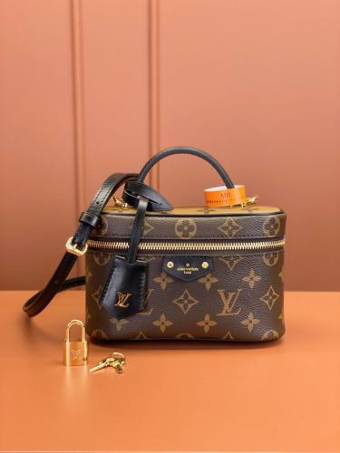 شنطه Louis Vuitton Vanity Collection