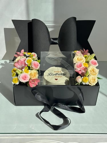 ورد هولندي وبيبي روز مع كيك حسب الطلب