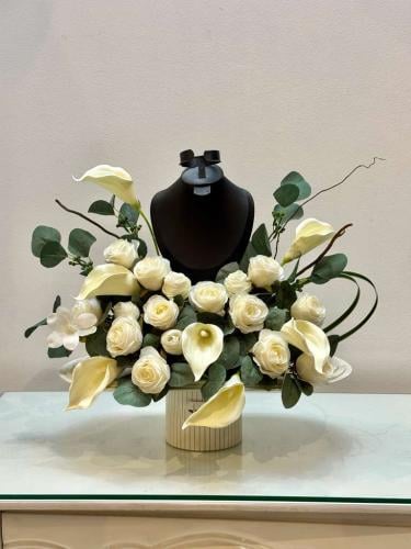 تنسيق ورد صناعي مع اضافة قاعده ذهب