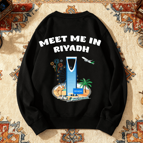 سويت شيرت مطبوع بشعار “Meet Me in Riyadh”