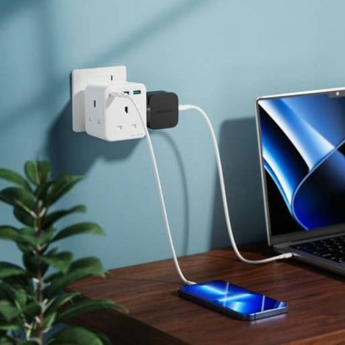 راف باور فيش جداري مربع بثلاث مخارج: USB +Type-C