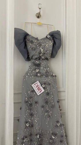 فستان سهرة كلفه ورد مع ذيل واخاف اورجينزا