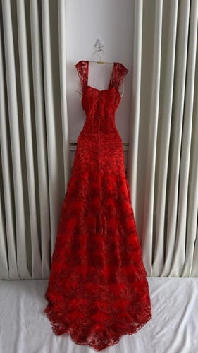 فستان سهرة كلفه مشجر