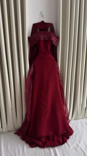 فستان سهرة باربي مع ذيل اورجينزا