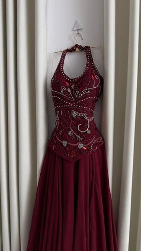 فستان سهرة شيفون مطرز يدوي