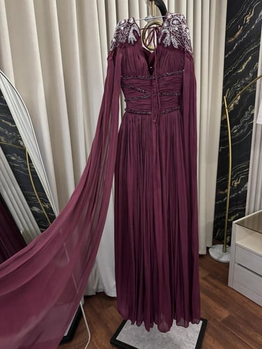 فستان سهرة كرنكل مع تطريز يدوي