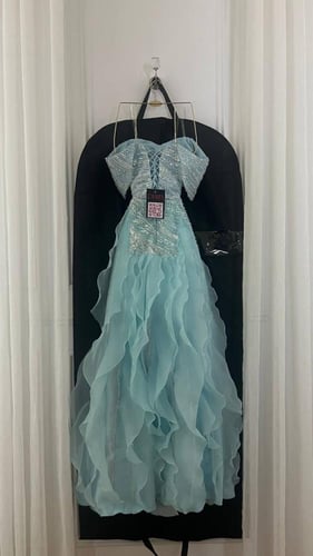 فستان سهرة كلفة خرز مع ذيل اورجينزا