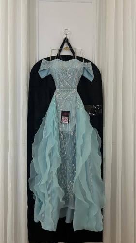 فستان سهرة كلفة خرز مع ذيل اورجينزا