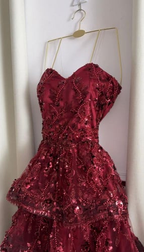 فستان سهرة كلفه جرز وترتر