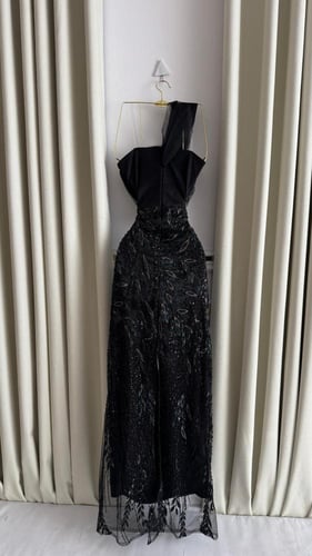 فستان سهرة كلفة مطرز مع صدر تفته مع التل