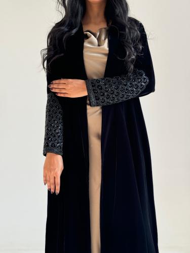 عباية مخمل C18 مع أكمام شك شتويه