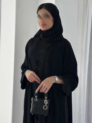 عباية C74 كريب رموش مع تدخيل دانتيل من الأمام والأكمام - نص كلوش