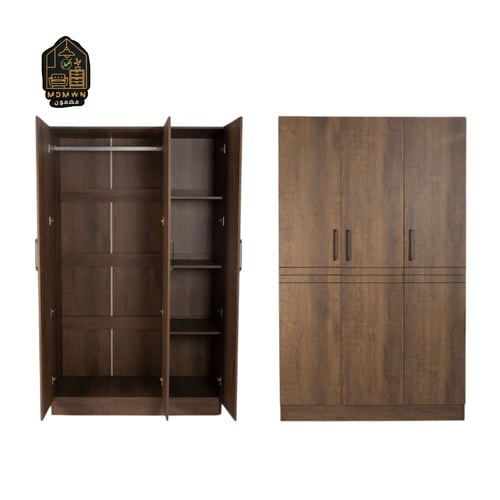 دولاب ملابس خشبي بثلاثة أبواب ورفوف داخلية