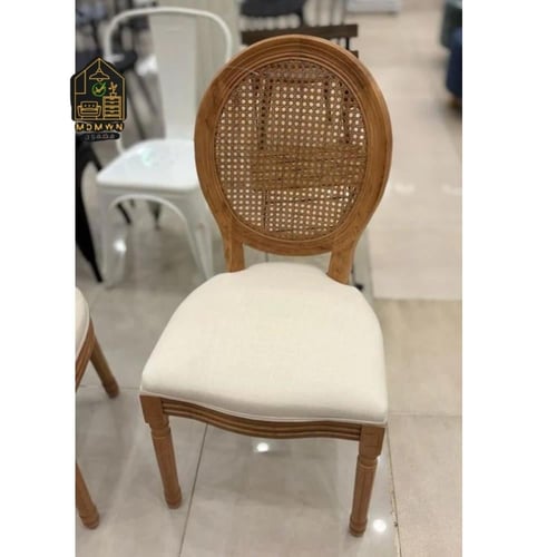 كرسي لويس بتصميم فرنسي بظهر خيزران أنيق