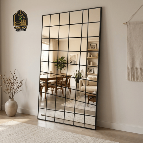 مرآة جدارية ذات تصميم أنيق