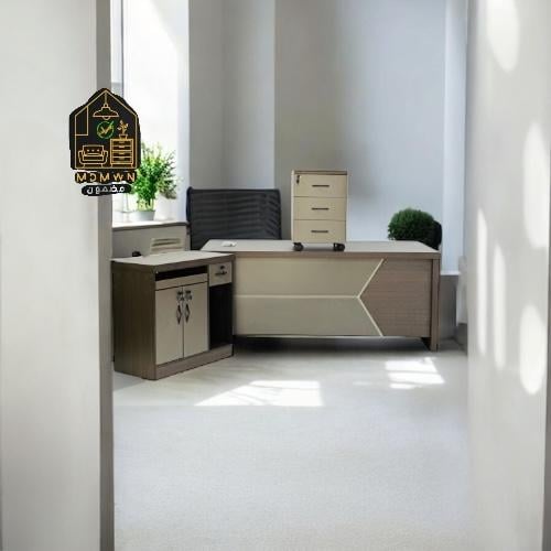 مكتب إداري مودرن بوحدات تخزين جانبية - متوفر بعدة...