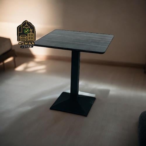 طاولة مقهى مربعة بقاعدة حديدية متينة - لون أسود أن...