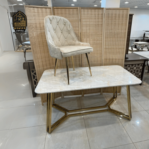 طاولة طعام فاخرة بسطح رخامي و4 كراسي مخملية بألوان...