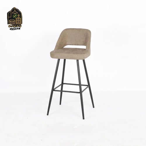 كراسي بار مرتفع بتصميم عملي متعدد الاألوان