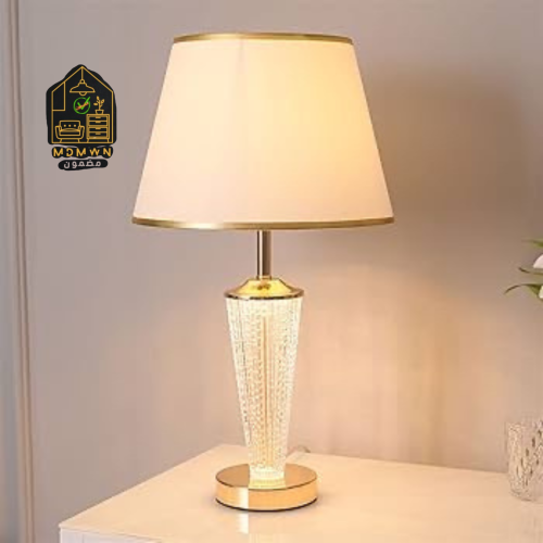 مصباح طاولة بيج
