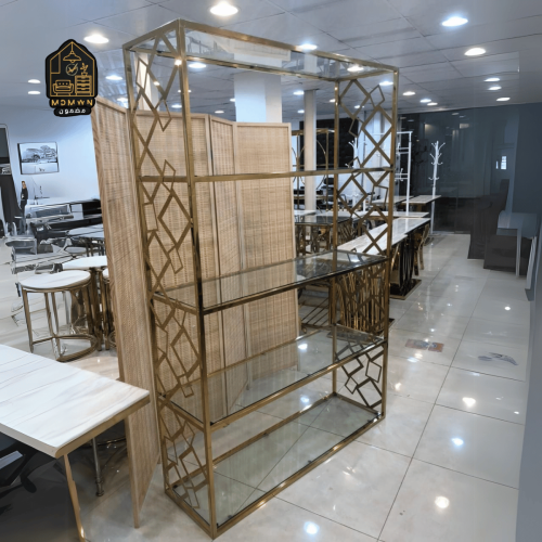 وحدة رفوف عرض ذهبية بزجاج شفاف بتصميم شبكي جانبي