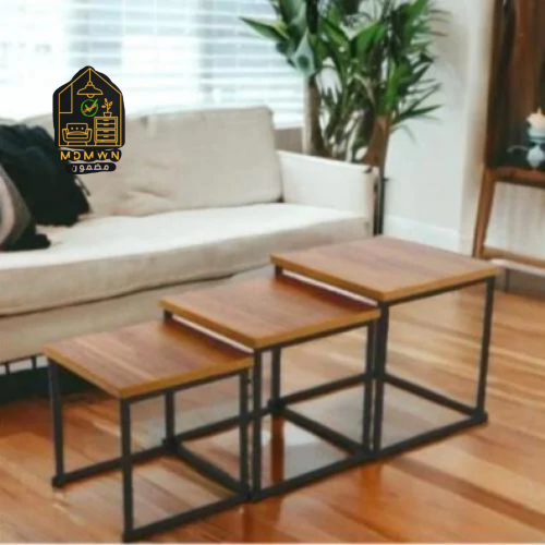 طاولة لون خشبي