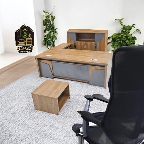 مكتب إداري أنيق عصري