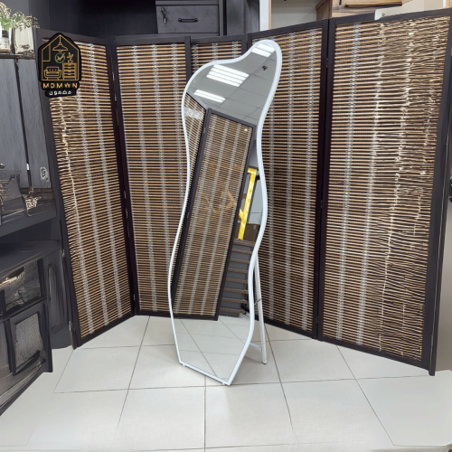 مرآة الموجة الأنيقة – تصميم عصري بانعكاس فريد