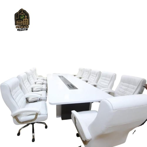 طاولة اجتماعات ضخمة مقاسات والوان متعددة