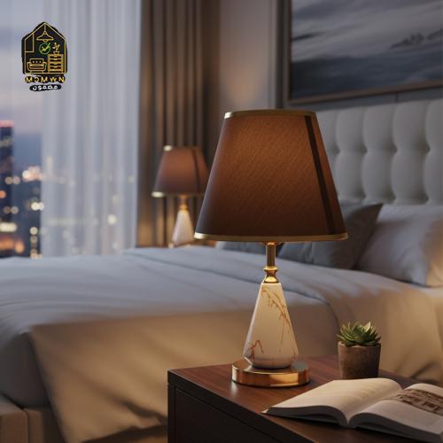 أباجورة طاولة مودرن بقاعدة رخام وغطاء بني