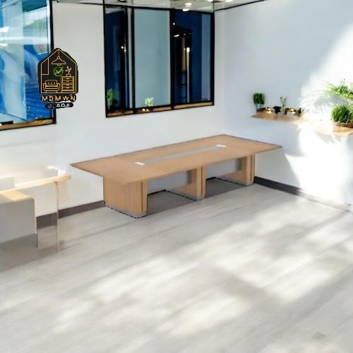 طاولة اجتماعات تنفيذية بتصميم عصري وخامات فاخرة مق...
