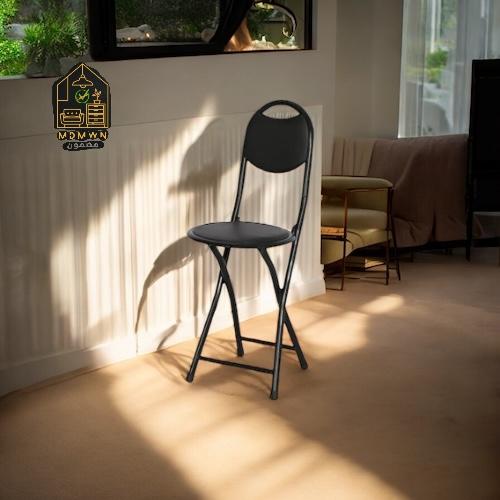 كرسي اسود صغير قابل للطي مع جلد للمقعد والظهر