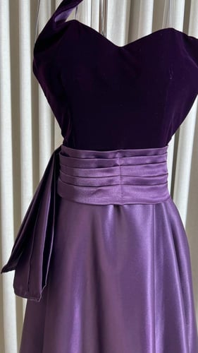 فستان أوبرا البنفسجي