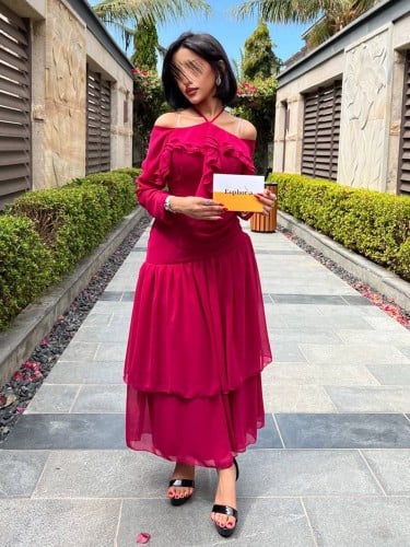 فستان طبقات مع زخرفة قماش