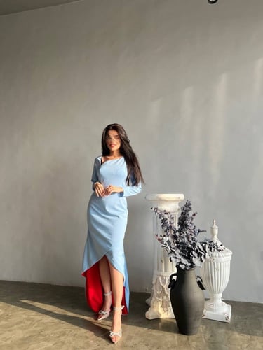 فستان قصير من الأمام طويل من الخلف