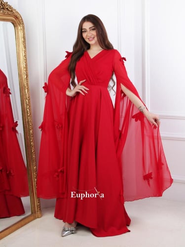 فستان طبقات مع تطريز وردات