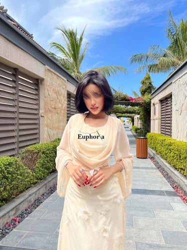 فستان لف مع نقشات فنية