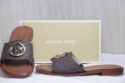 حذاء مايكل كورس مقاس 38.5