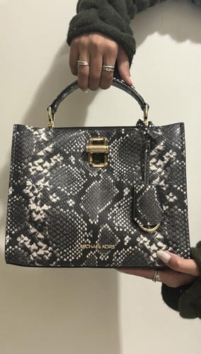 حقيبة مايكل كورس