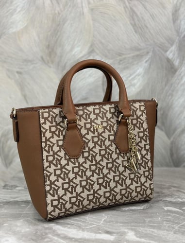 حقيبة DKNY