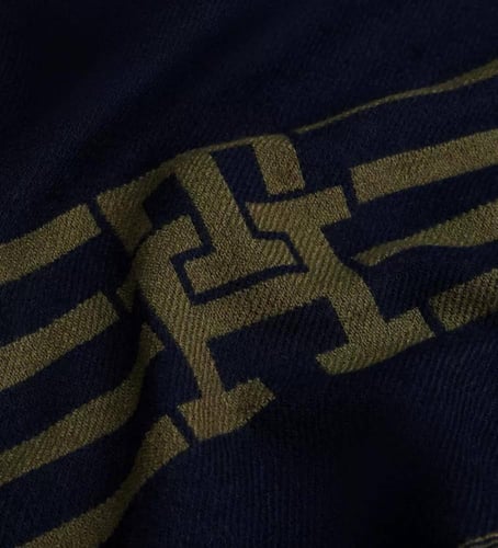 شال تومي هيلفيغر