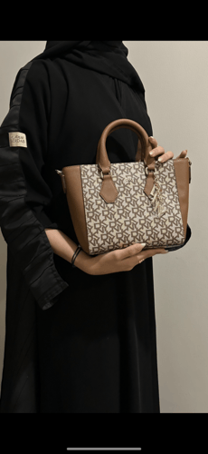 حقيبة DKNY