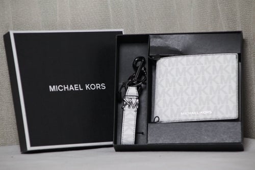 محفظة مايكل كورس