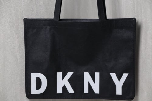 كيس دي كي ان واي وسط