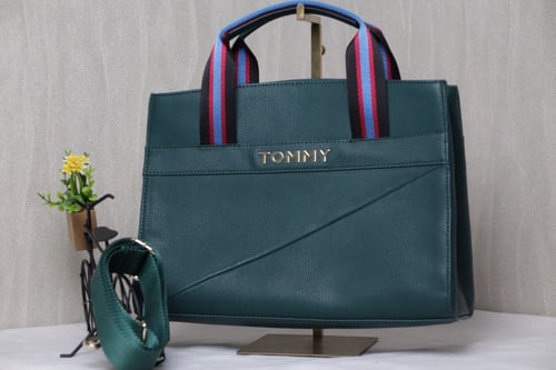 حقيبة تومي هيلفيغر