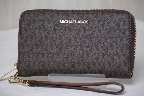 محفظة مايكل كورس