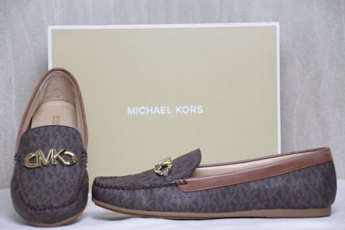 حذاء مايكل كورس مقاس 41