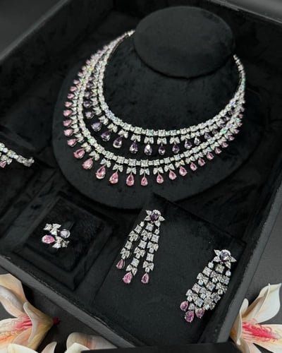 طقم لافينيا