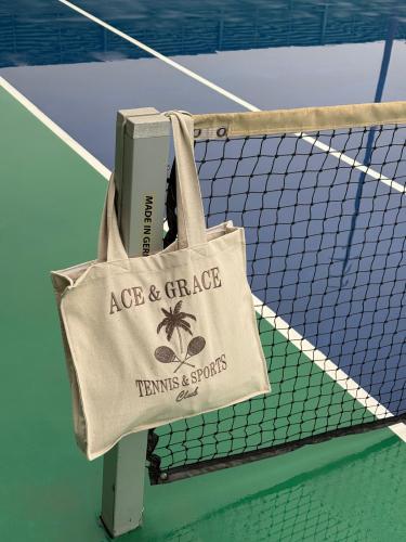 The Brown A&G Tote - حقيبة قماشية