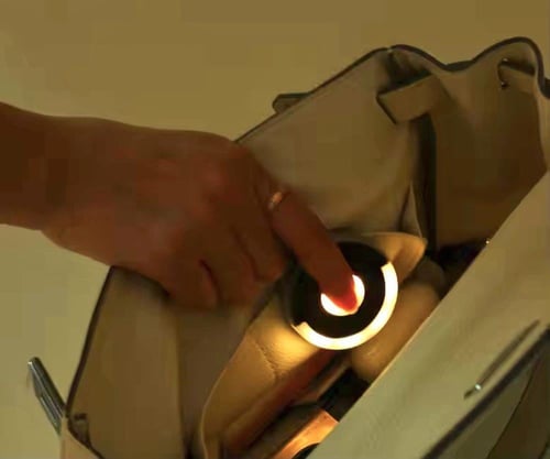 لمبة لمس للشنطة